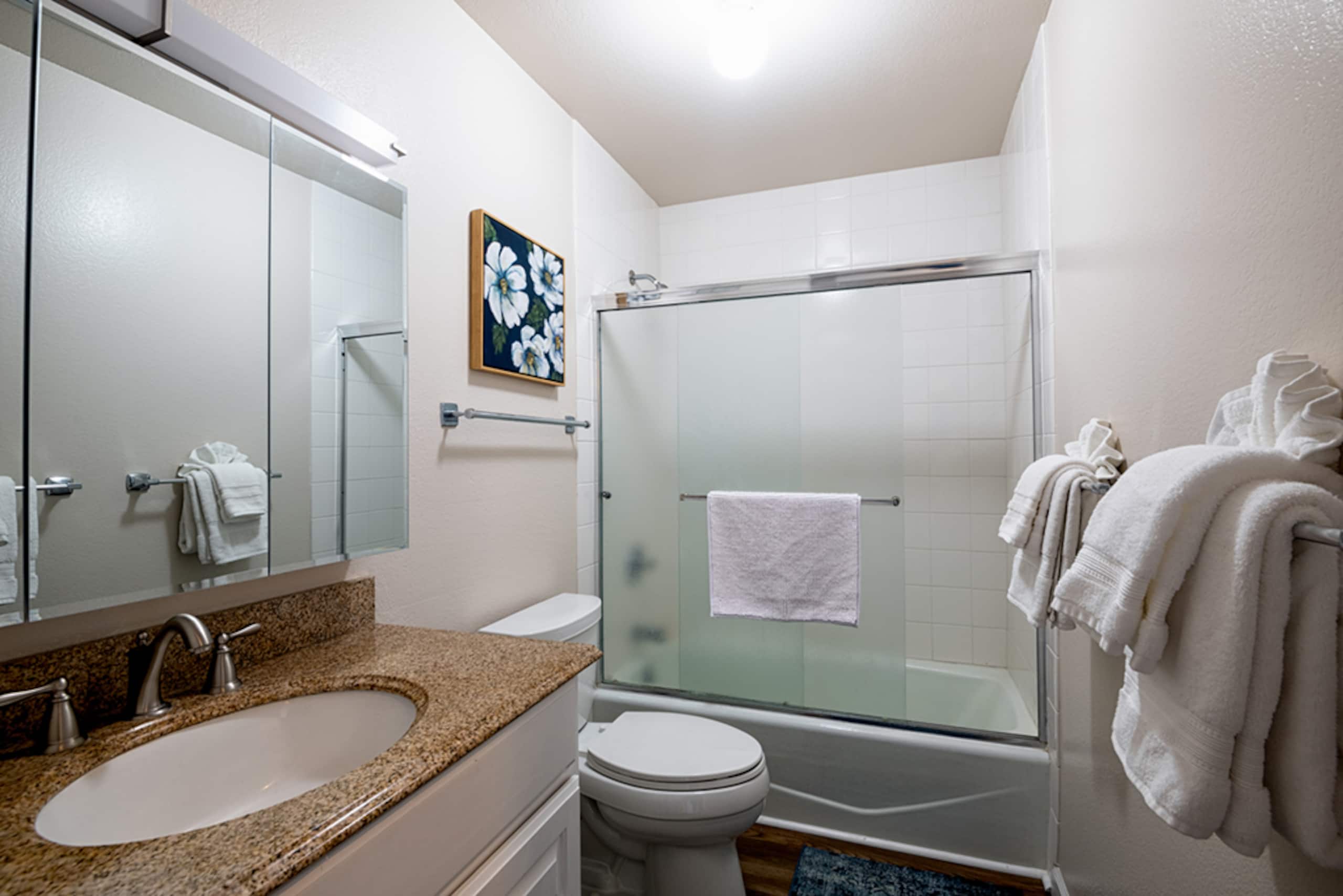 Condo in Kailua-Kona · ★4.79 · 3 bedrooms · 4 beds · 2 private baths - Image 10