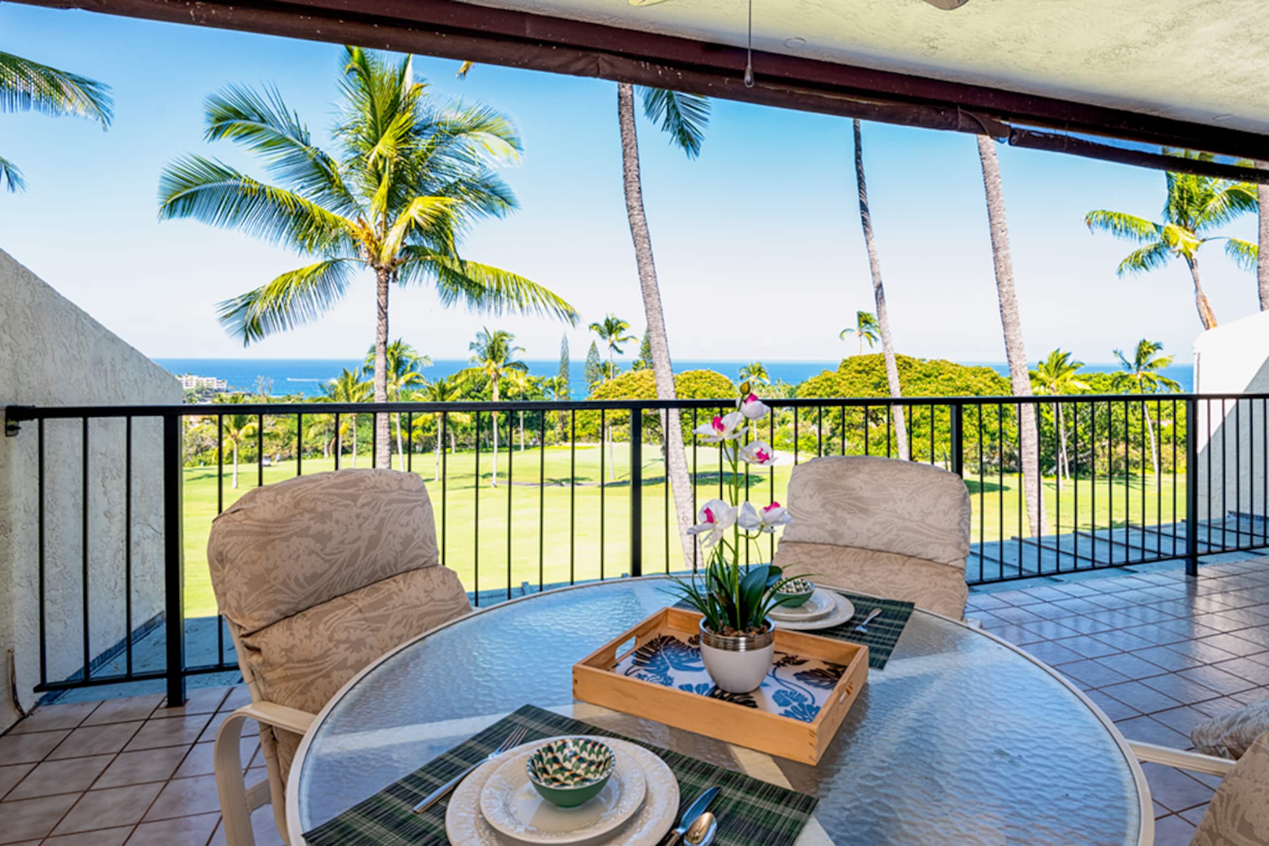 Condo in Kailua-Kona · ★4.79 · 3 bedrooms · 4 beds · 2 private baths - Image 4