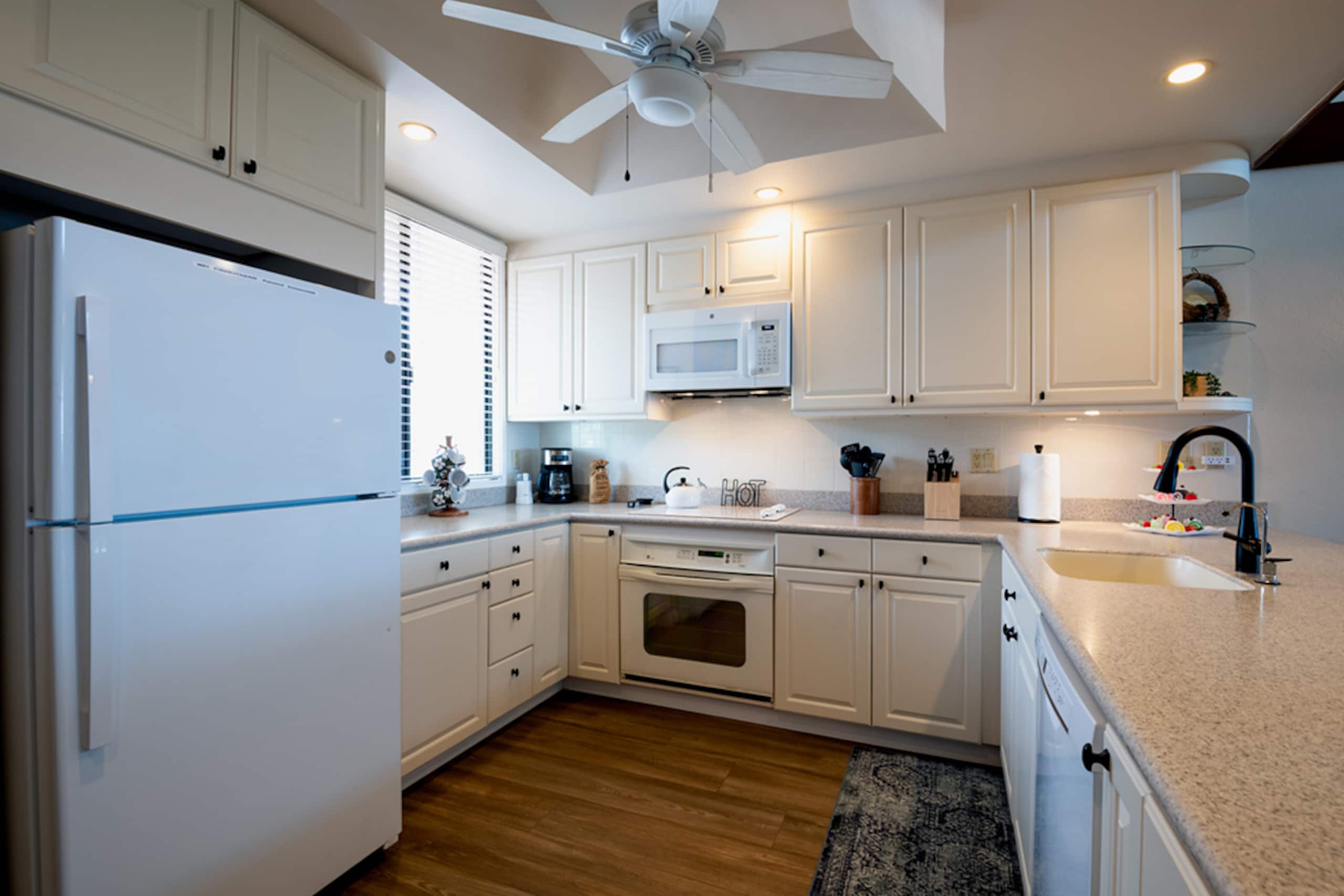 Condo in Kailua-Kona · ★4.79 · 3 bedrooms · 4 beds · 2 private baths - Image 5