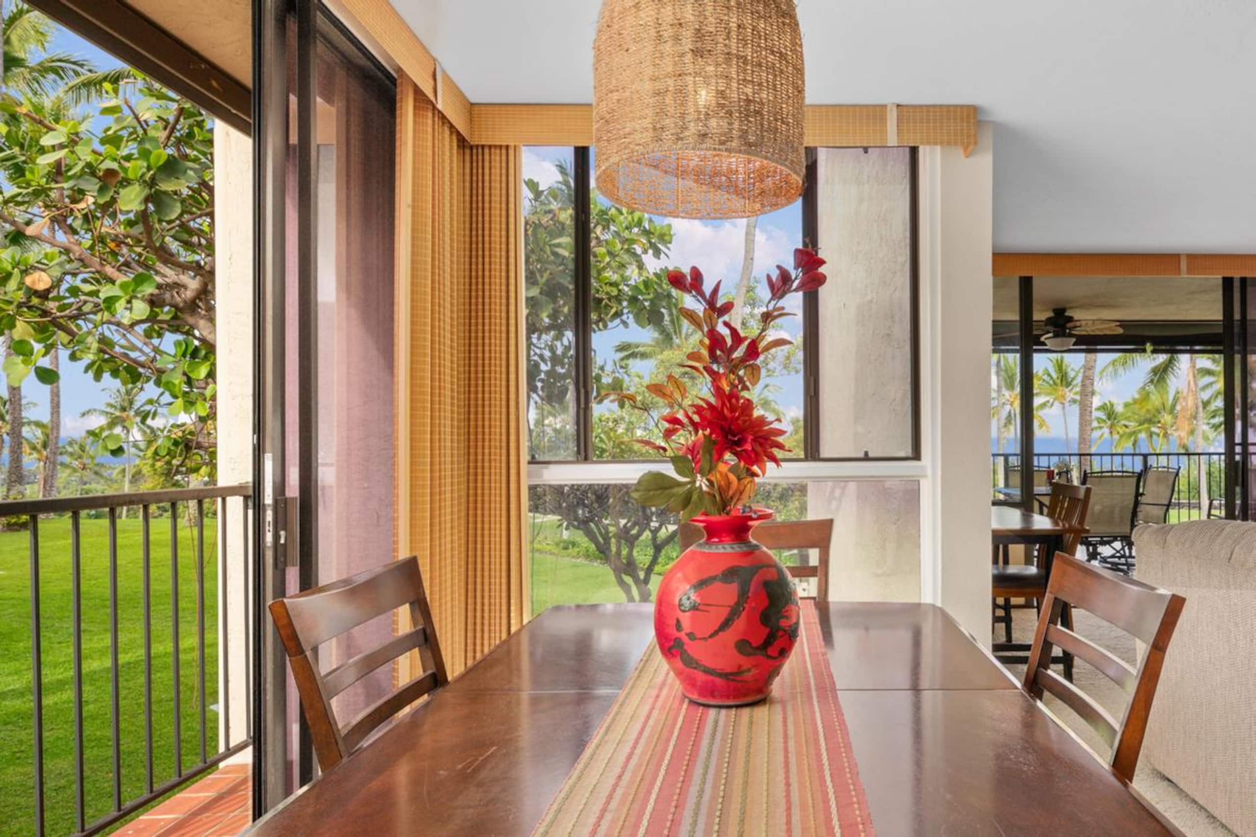 Condo in Kailua-Kona · ★4.7 · 2 bedrooms · 2 beds · 2 baths - Image 13