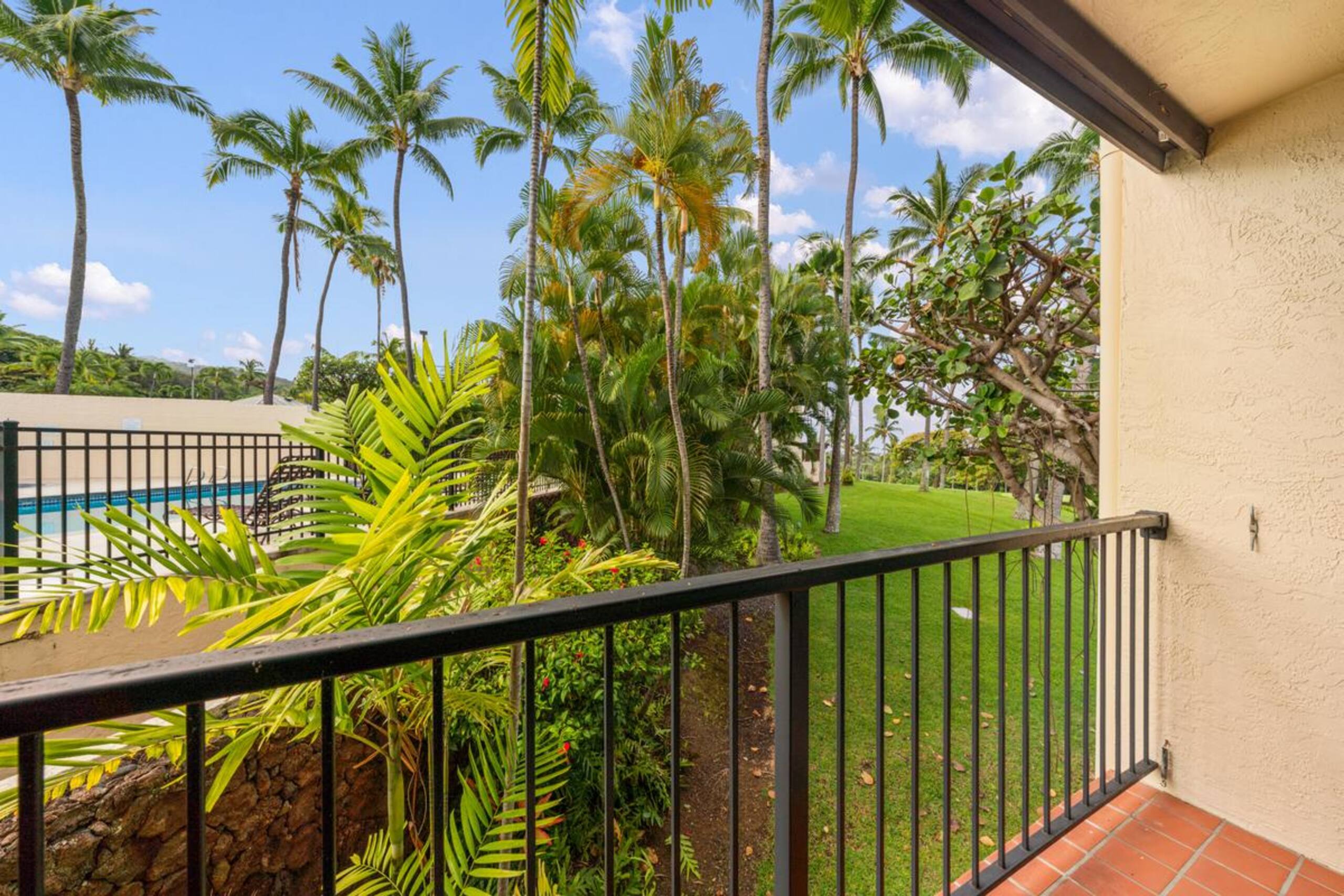 Condo in Kailua-Kona · ★4.7 · 2 bedrooms · 2 beds · 2 baths - Image 14