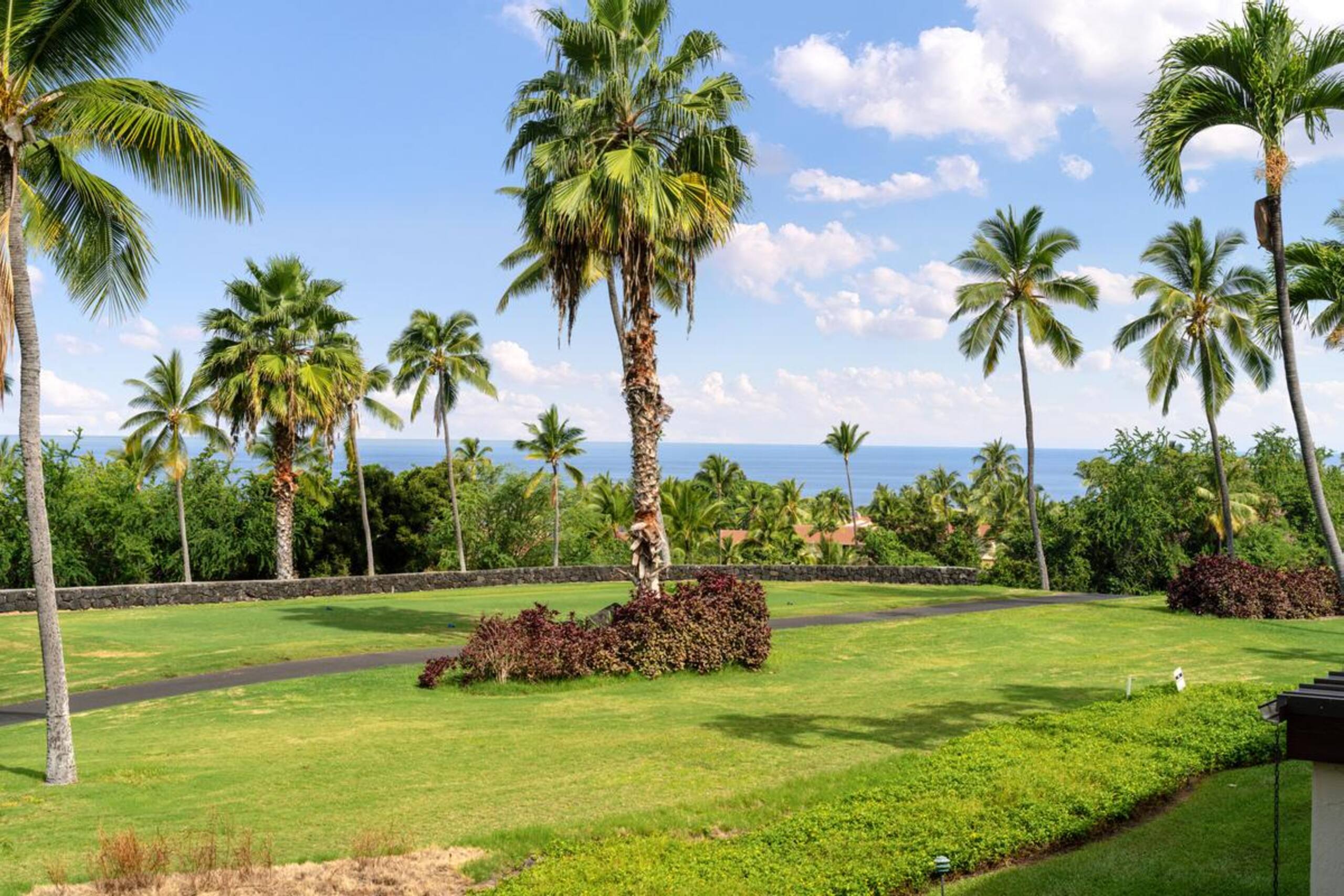 Condo in Kailua-Kona · ★4.7 · 2 bedrooms · 2 beds · 2 baths - Image 36