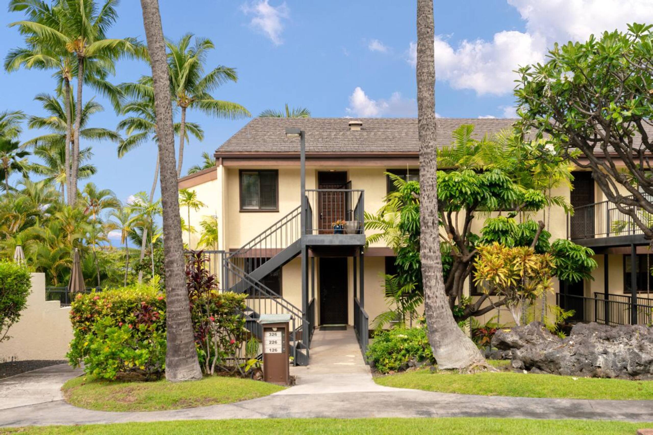 Condo in Kailua-Kona · ★4.7 · 2 bedrooms · 2 beds · 2 baths - Image 33