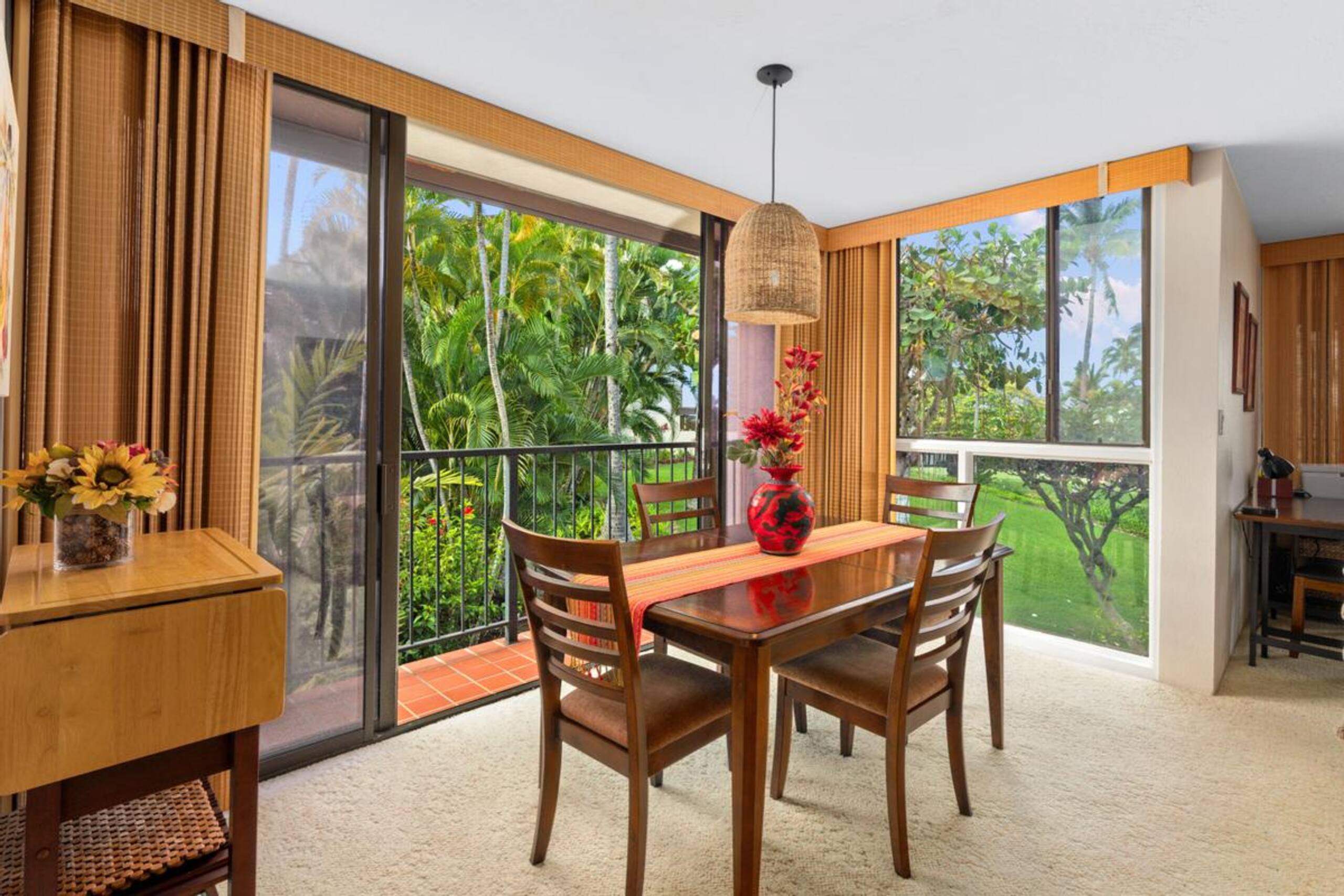 Condo in Kailua-Kona · ★4.7 · 2 bedrooms · 2 beds · 2 baths - Image 12