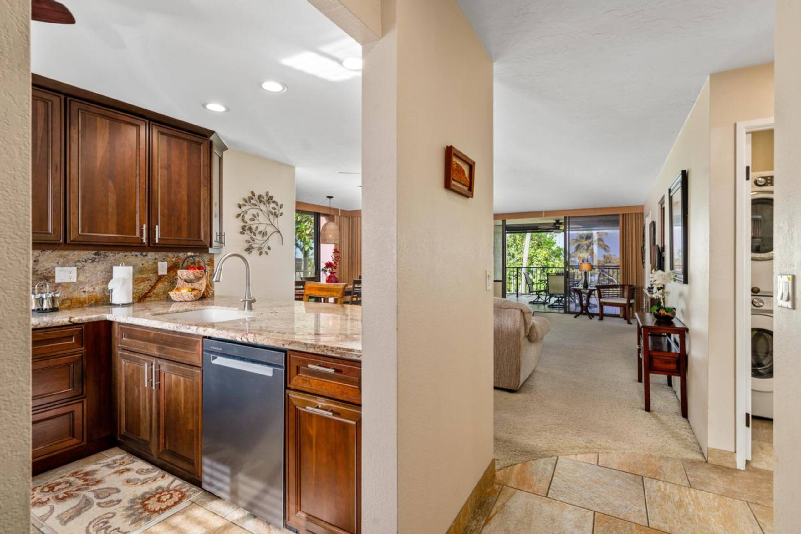 Condo in Kailua-Kona · ★4.7 · 2 bedrooms · 2 beds · 2 baths - Image 8