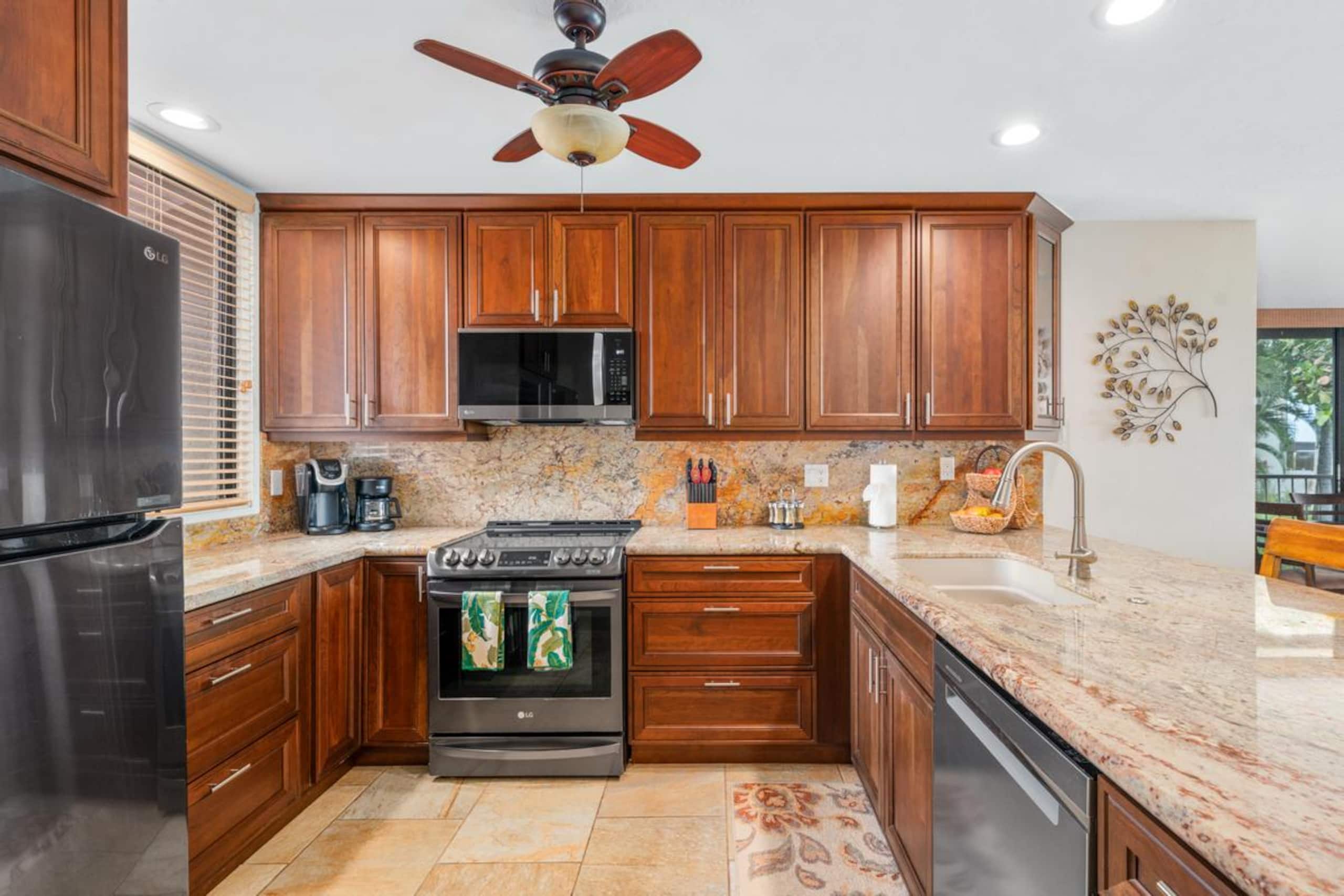 Condo in Kailua-Kona · ★4.7 · 2 bedrooms · 2 beds · 2 baths - Image 9