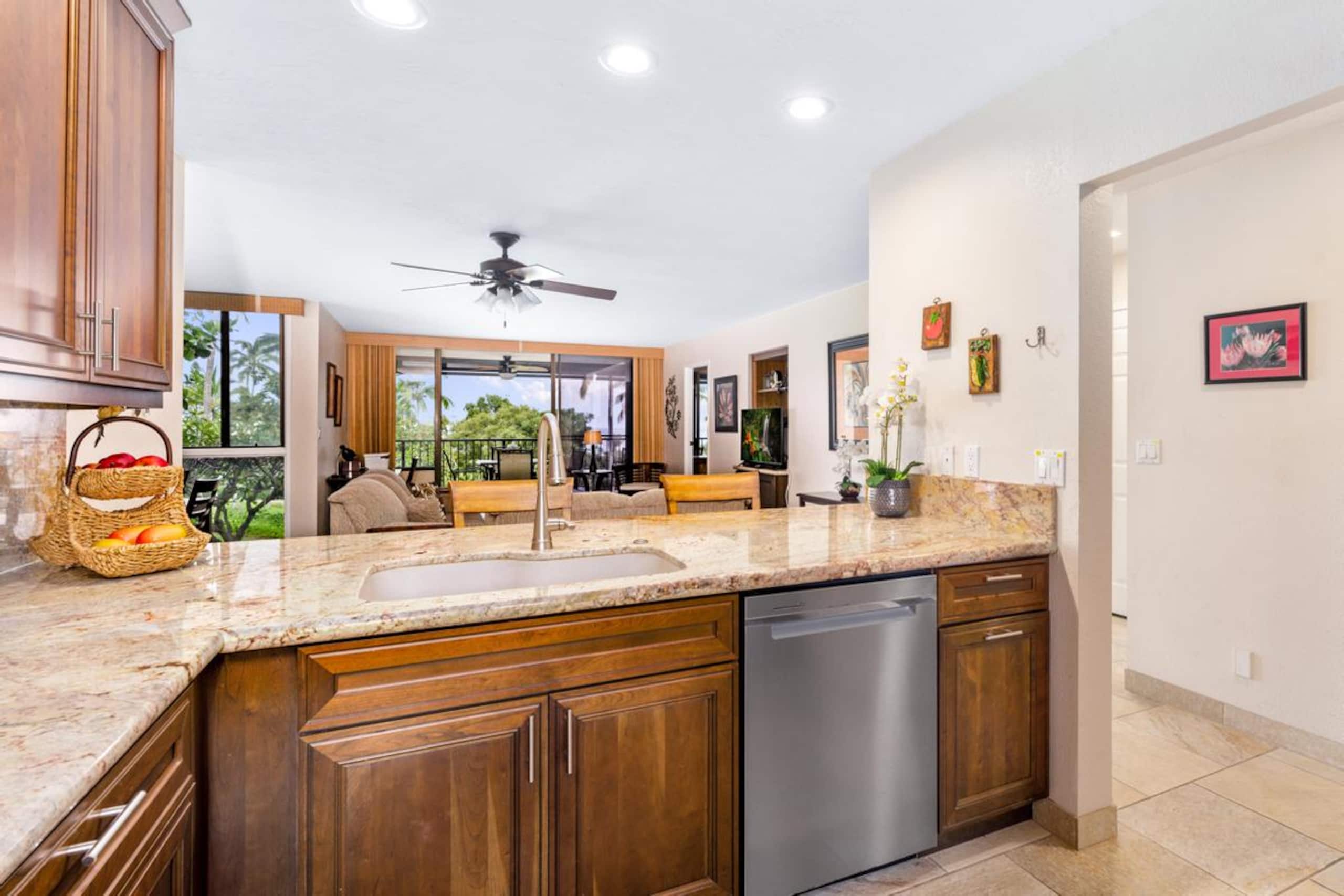 Condo in Kailua-Kona · ★4.7 · 2 bedrooms · 2 beds · 2 baths - Image 11