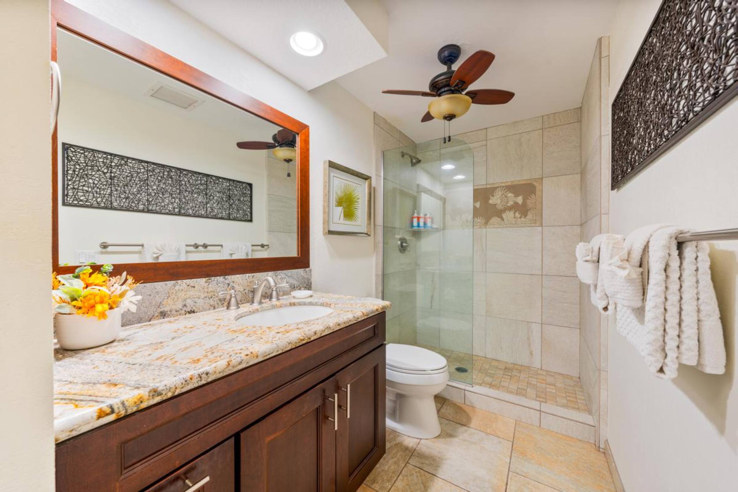 Condo in Kailua-Kona · ★4.7 · 2 bedrooms · 2 beds · 2 baths - Image 32