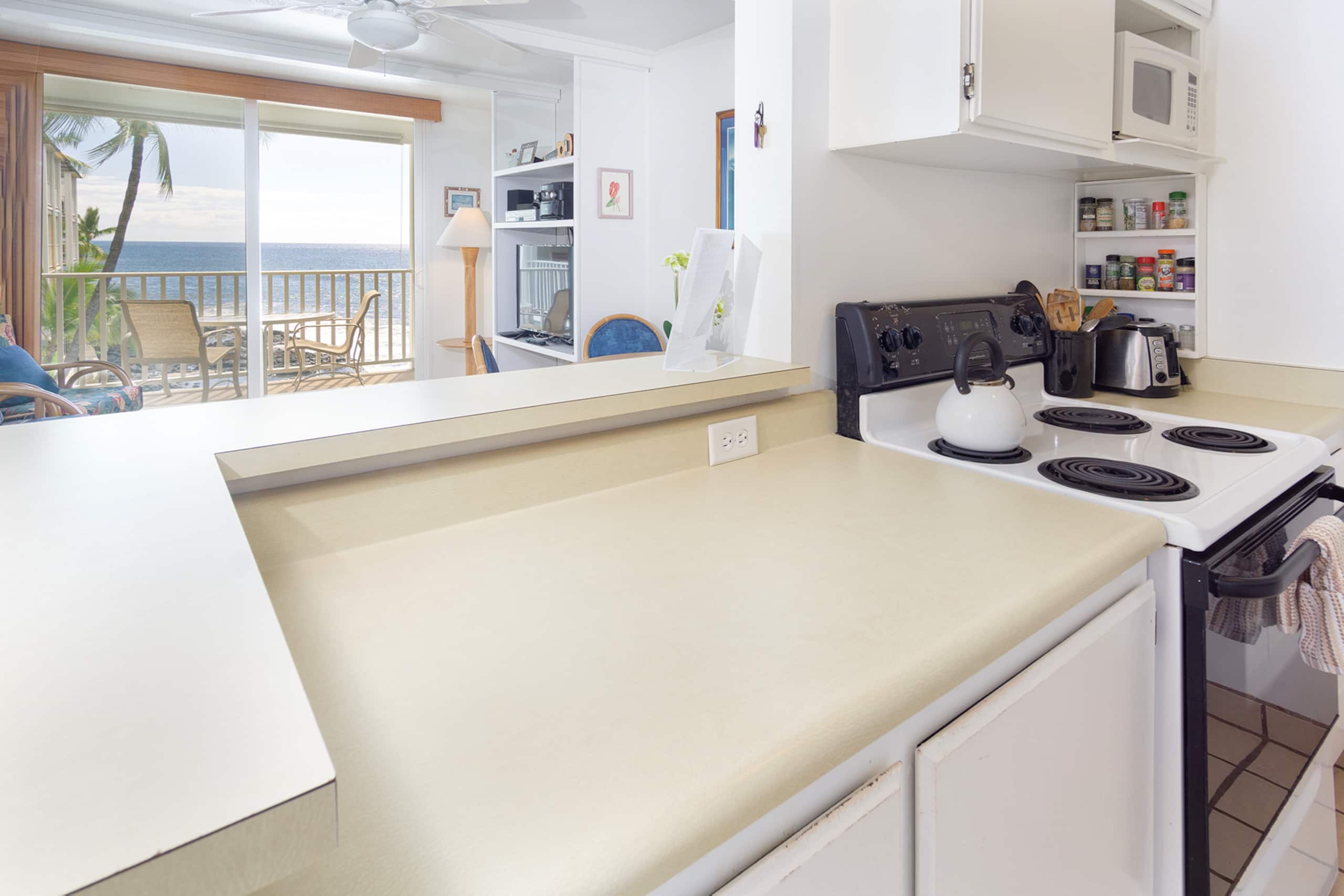 Condo in Kailua-Kona · ★4.47 · 1 bedroom · 2 beds · 1 bath - Image 2