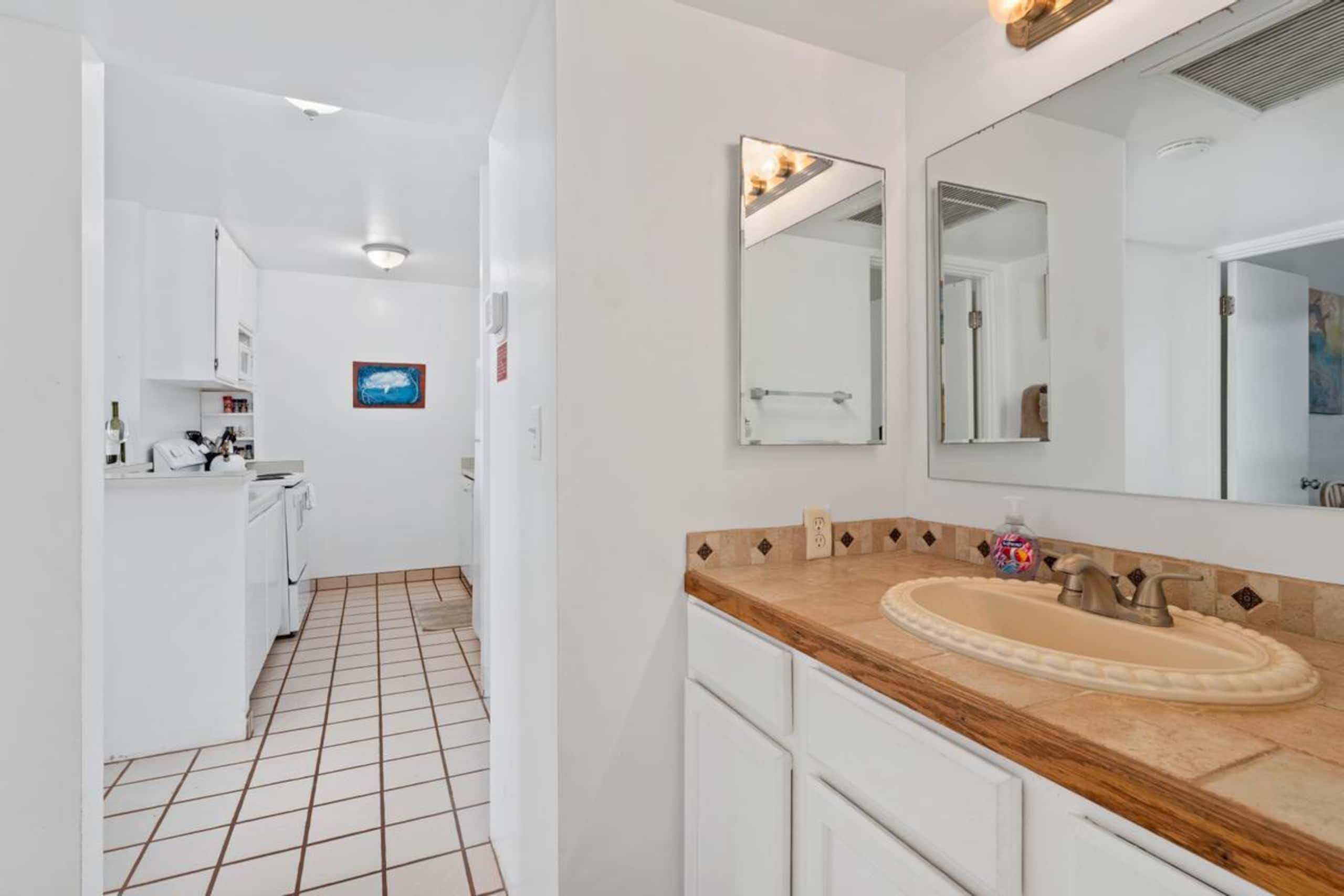 Condo in Kailua-Kona · ★4.47 · 1 bedroom · 2 beds · 1 bath - Image 45