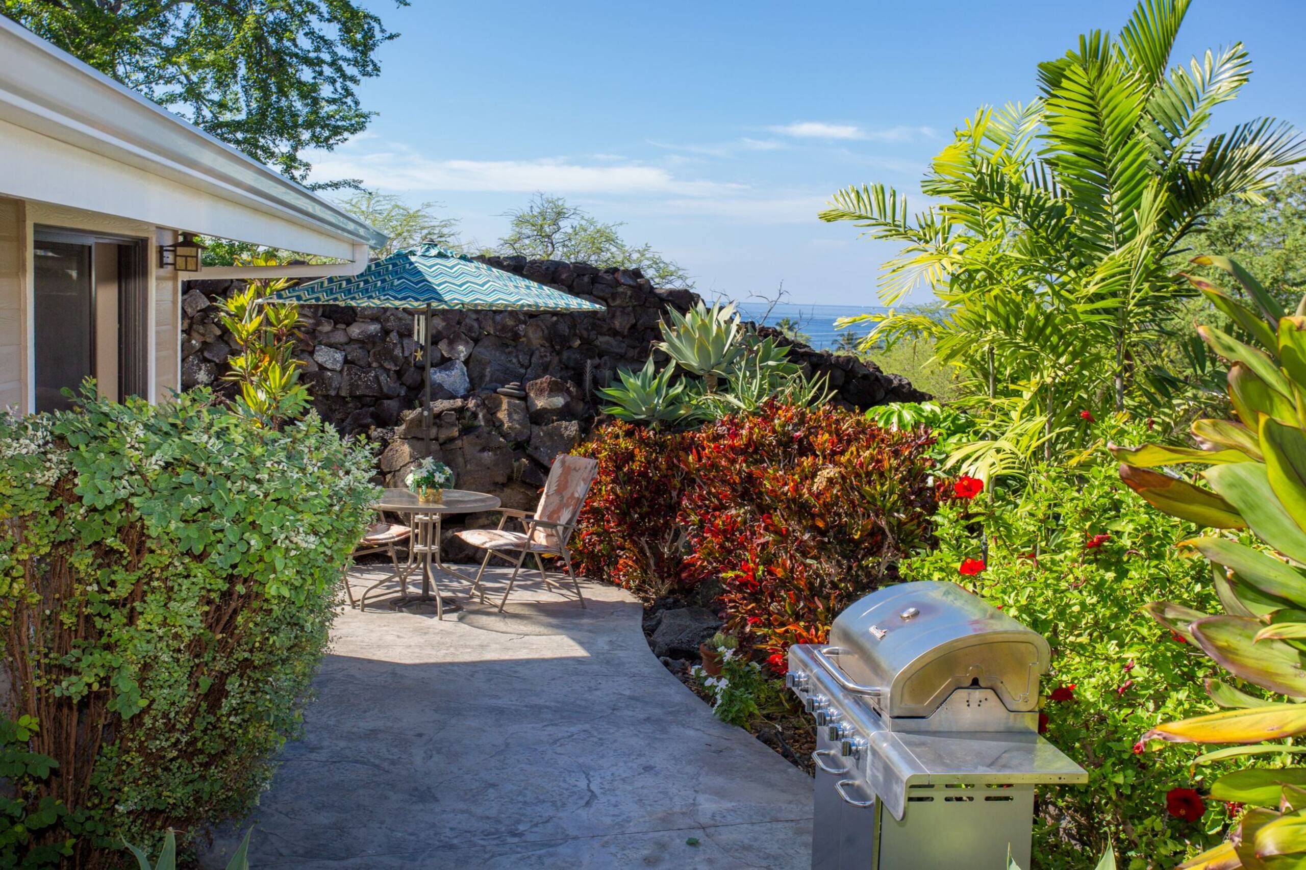 Home in Kailua-Kona · ★4.53 · 2 bedrooms · 2 beds · 2 baths - Image 12