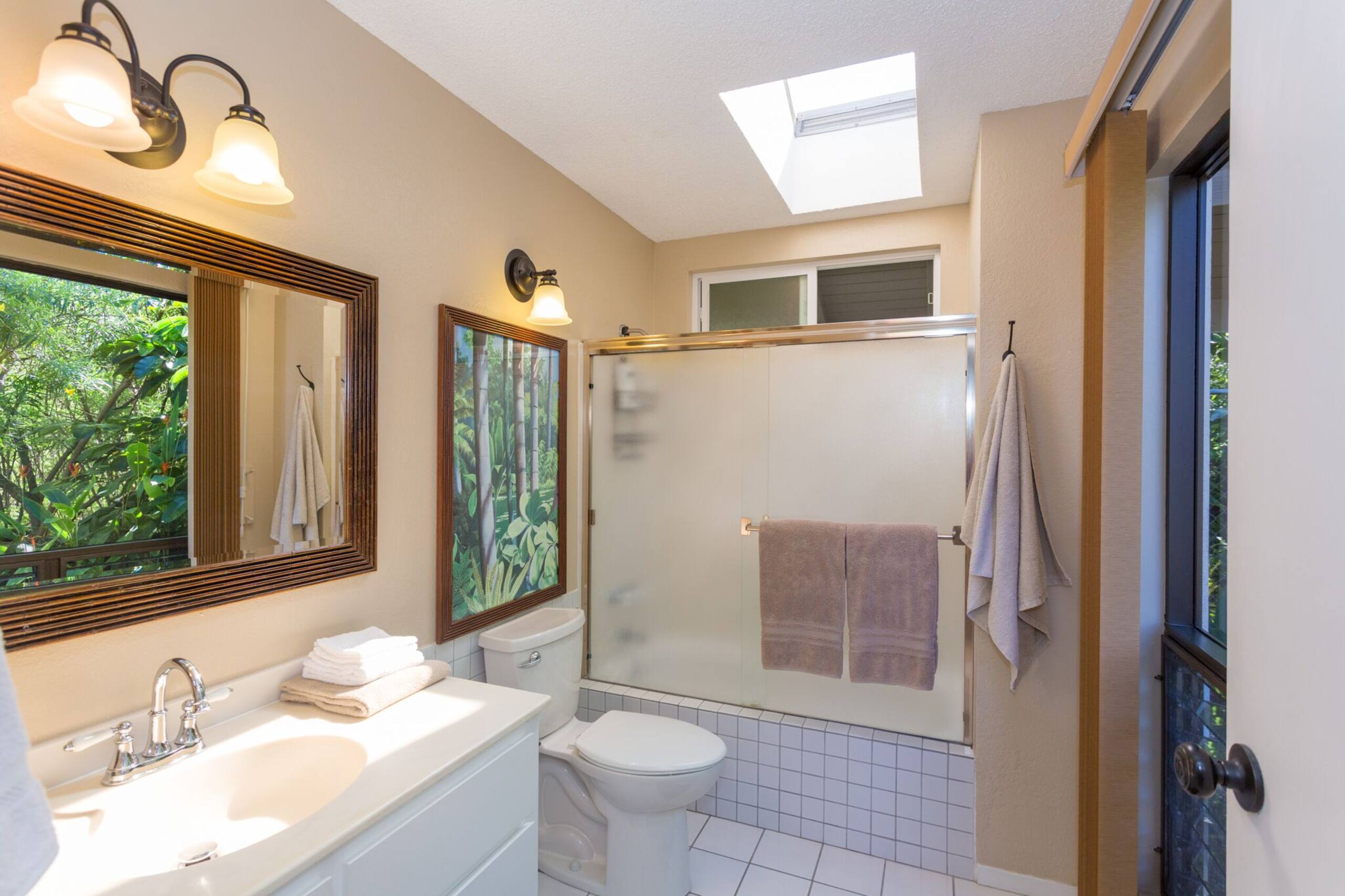 Home in Kailua-Kona · ★4.53 · 2 bedrooms · 2 beds · 2 baths - Image 10