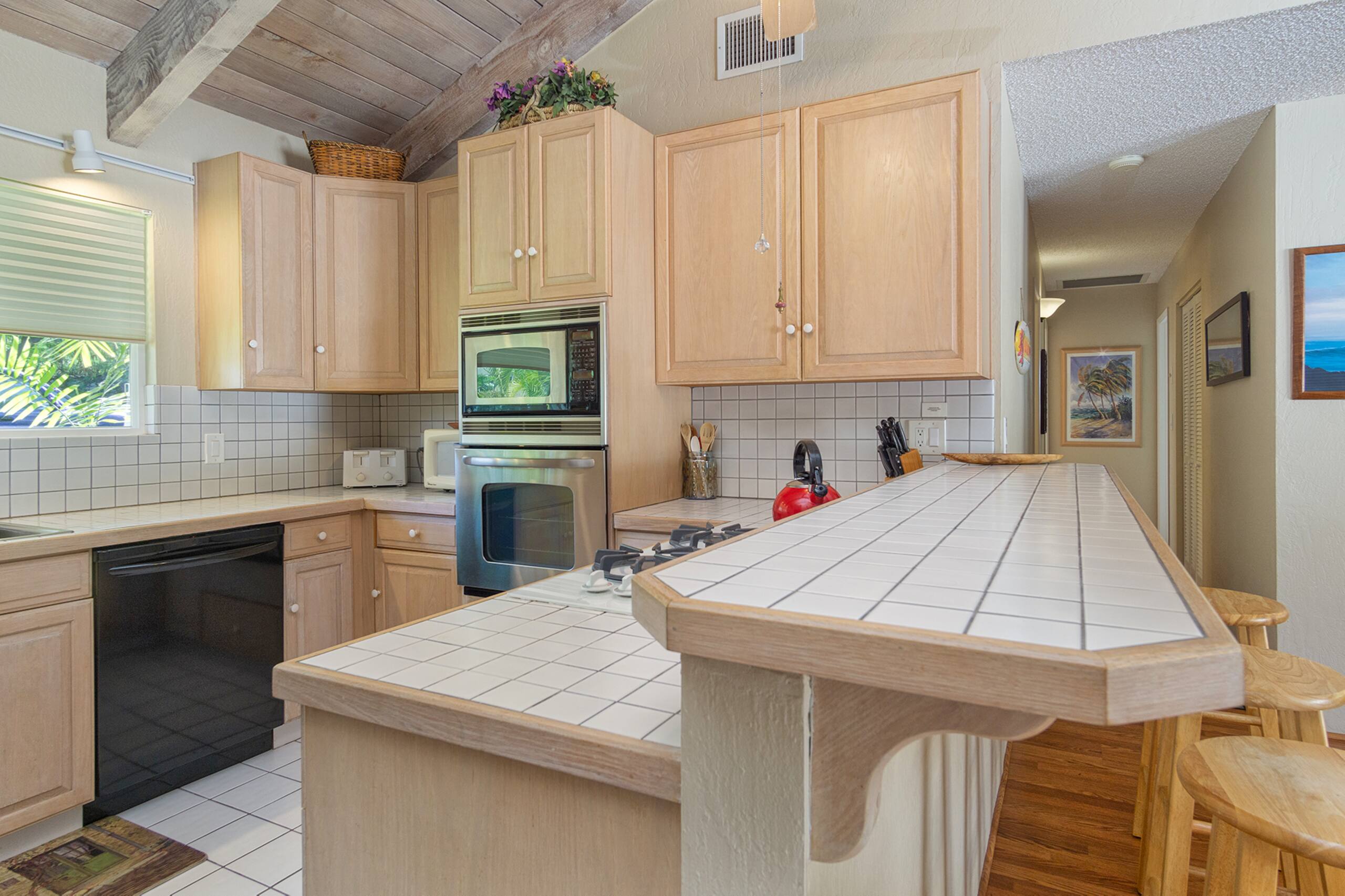 Home in Kailua-Kona · ★4.53 · 2 bedrooms · 2 beds · 2 baths - Image 2
