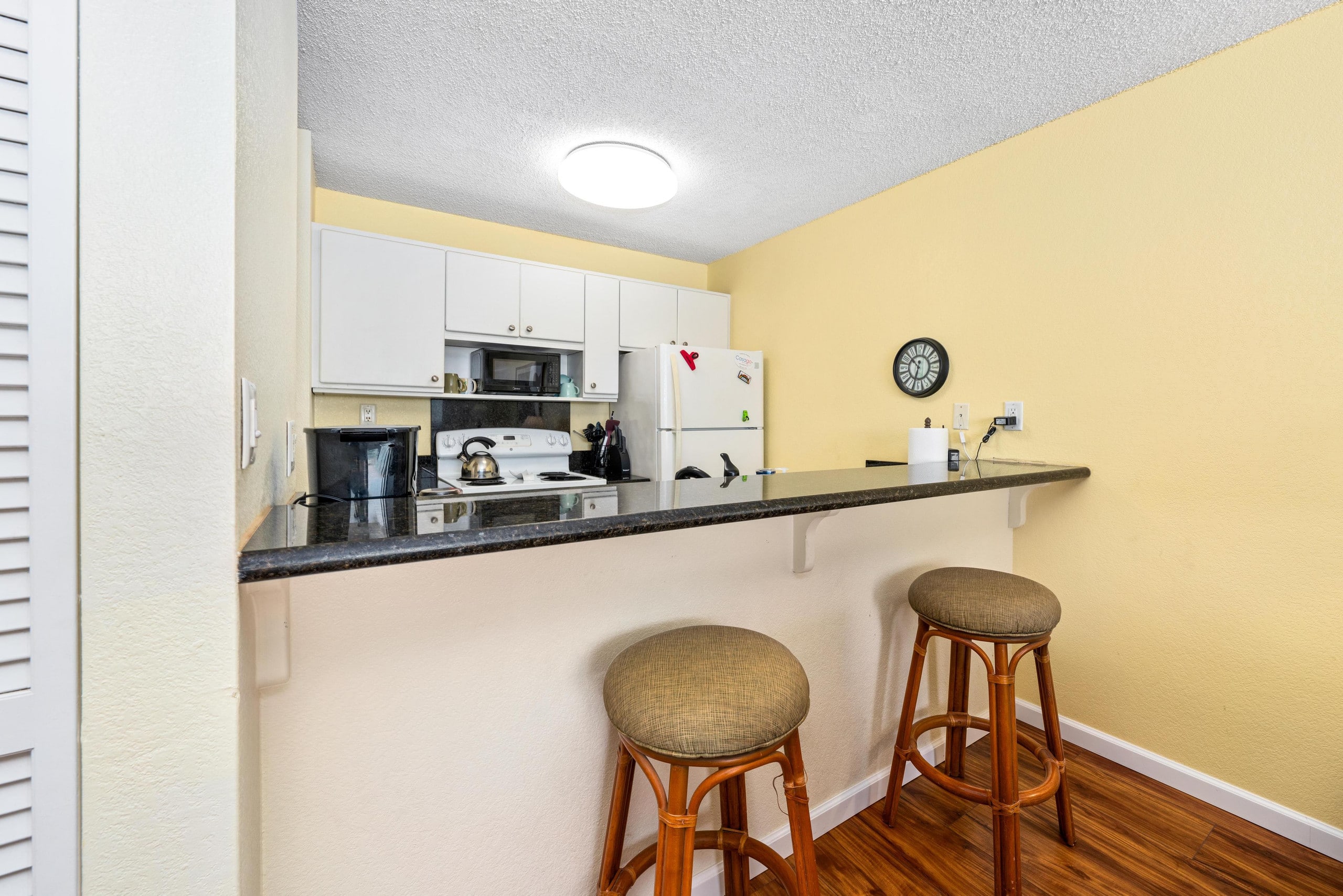 Condo in Kailua-Kona · ★4.68 · 1 bedroom · 2 beds · 1 bath - Image 3