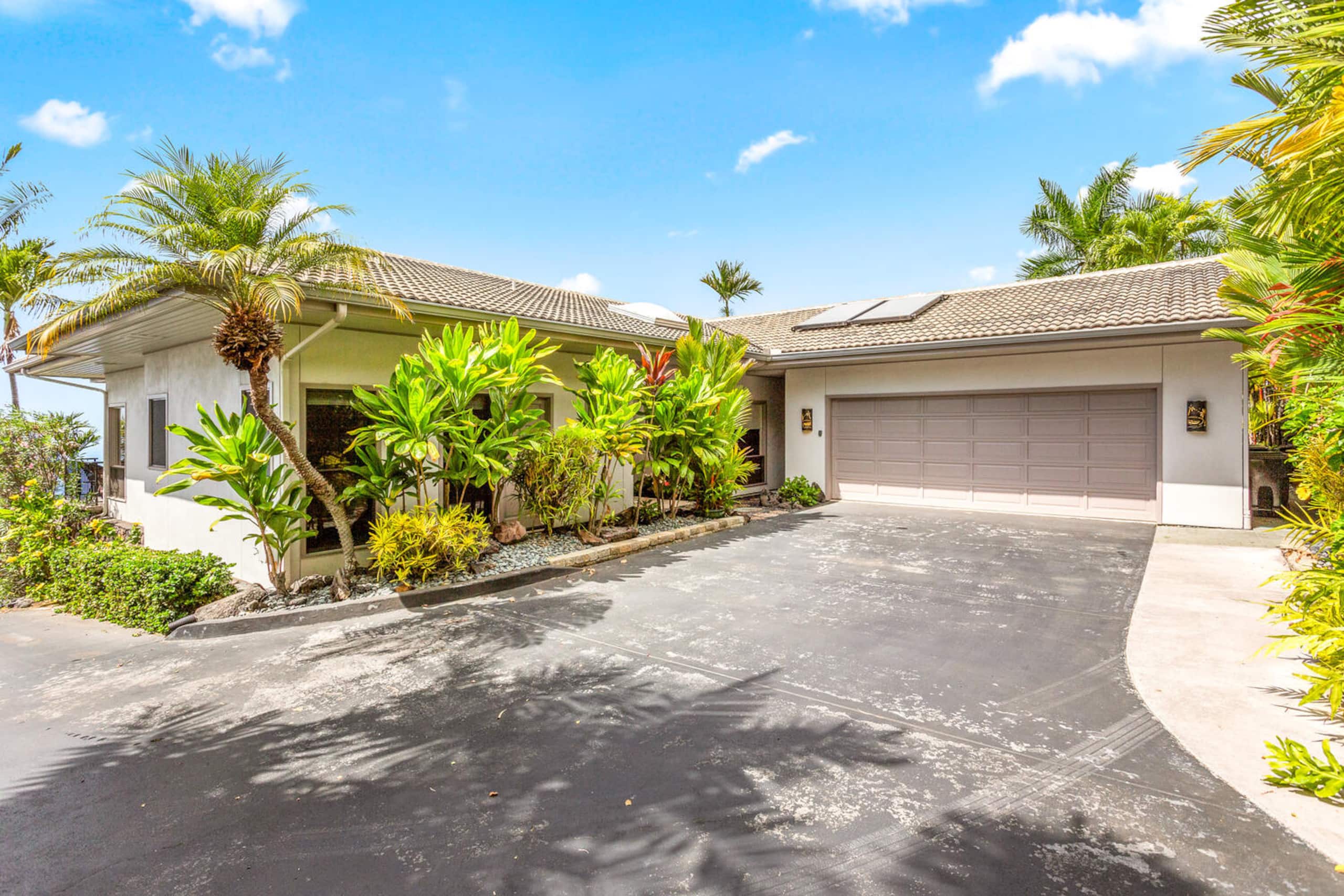 Home in Kailua-Kona · ★4.94 · 3 bedrooms · 3 beds · 3.5 baths - Image 30
