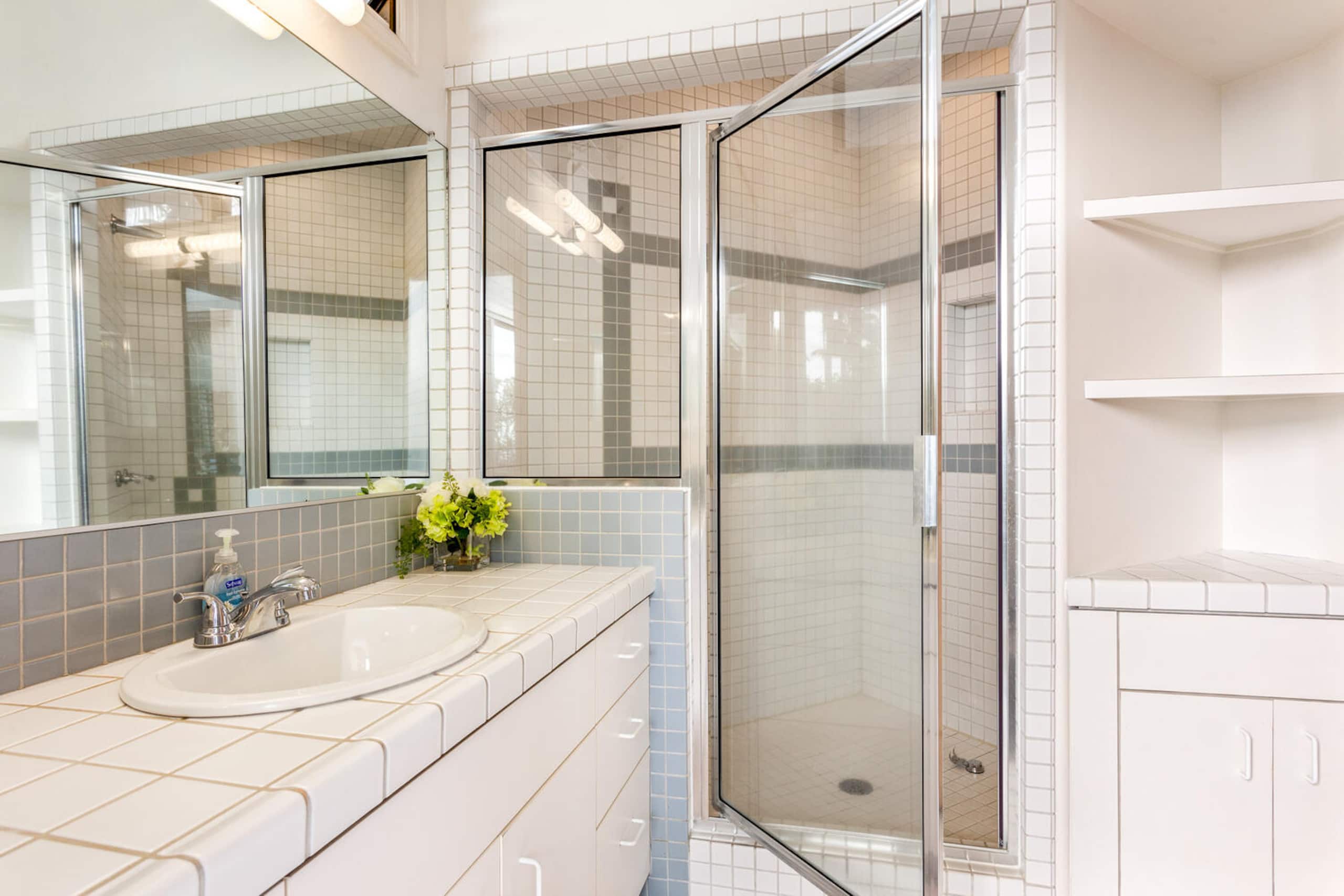 Home in Kailua-Kona · ★4.94 · 3 bedrooms · 3 beds · 3.5 baths - Image 15