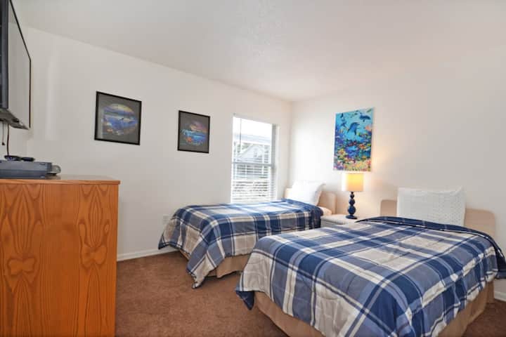 14 - Twin Bedroom 2.jpg