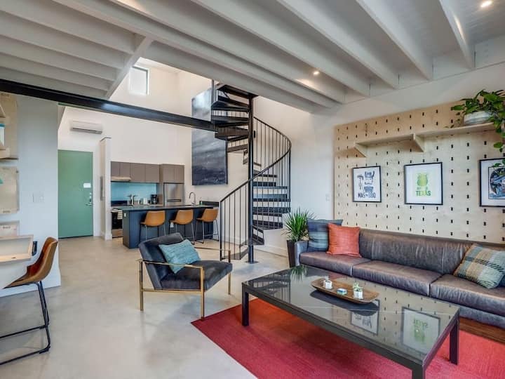 A closer look at Loft Apartment With Penthouse Suite