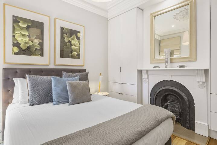 Victorian Vogue gallery image 3