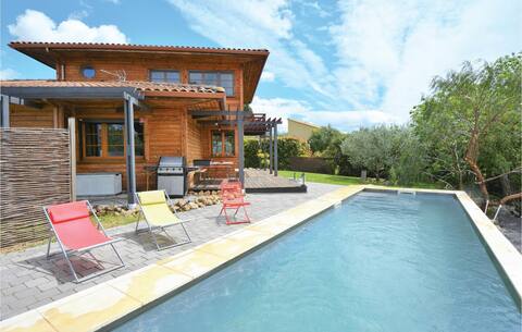 4 bedroom nice home in Thezan-les-Béziers