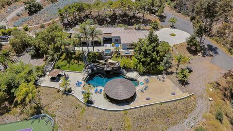 Luxury 7BR Estate, Pirate Pool, Gym, Pickle/Tennis