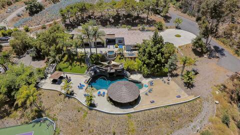 Luxury 7BR Estate, Pirate Pool, Gym, Pickle/Tennis