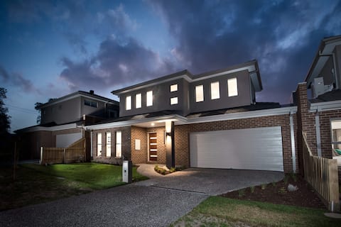 Top Airbnb: 3-min Walk to Beach, Hot Spring, Winery Retreat in Capel Sound