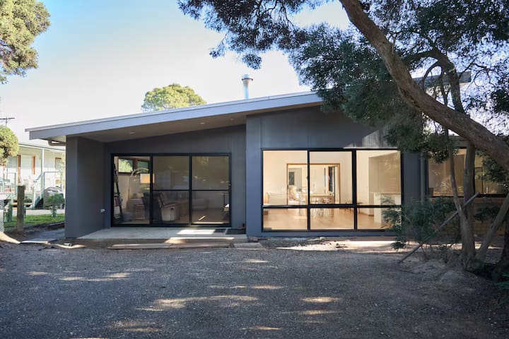 Eagle Rock – 400 meters to the beach!