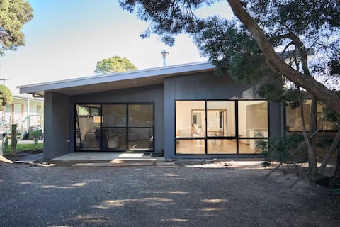 Eagle Rock - 400 meters to the beach!