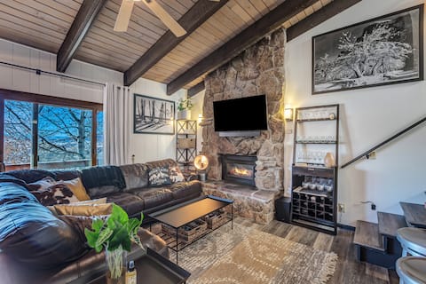 Ski In, Out Remodeled Mountain View Penthouse 1025