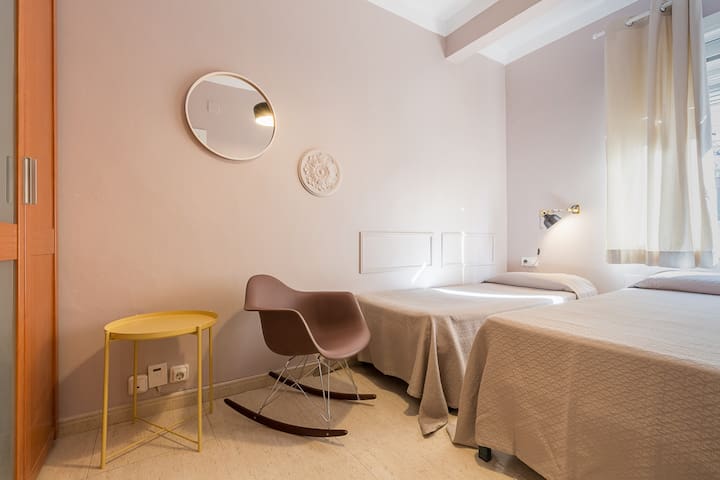 Plaza España, comfy, 3 bedrooms gallery image 4