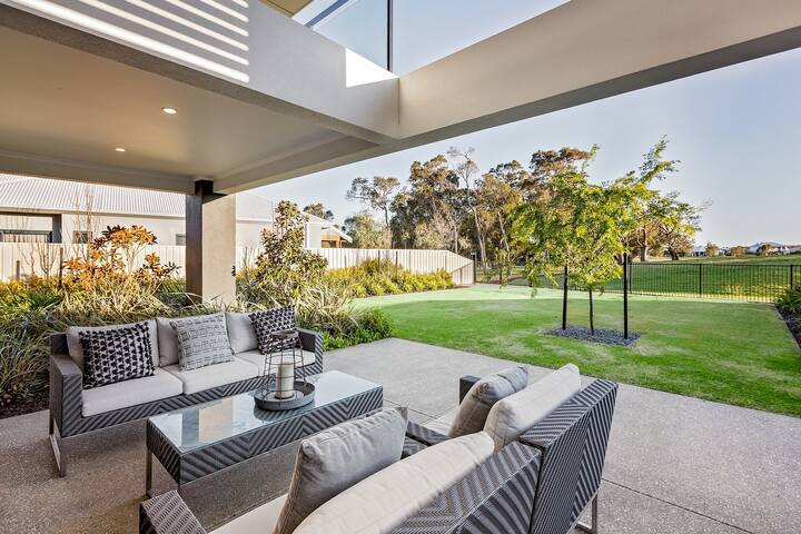 Front 9—A Luxury Golf Lovers Getaway gallery image 3