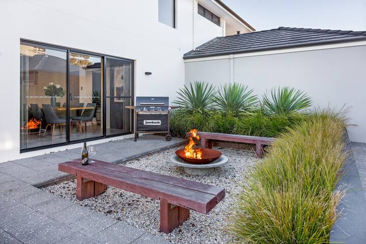 Front 9—A Luxury Golf Lovers Getaway gallery image 4