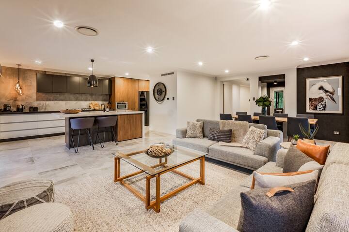 Front 9—A Luxury Golf Lovers Getaway gallery image 2