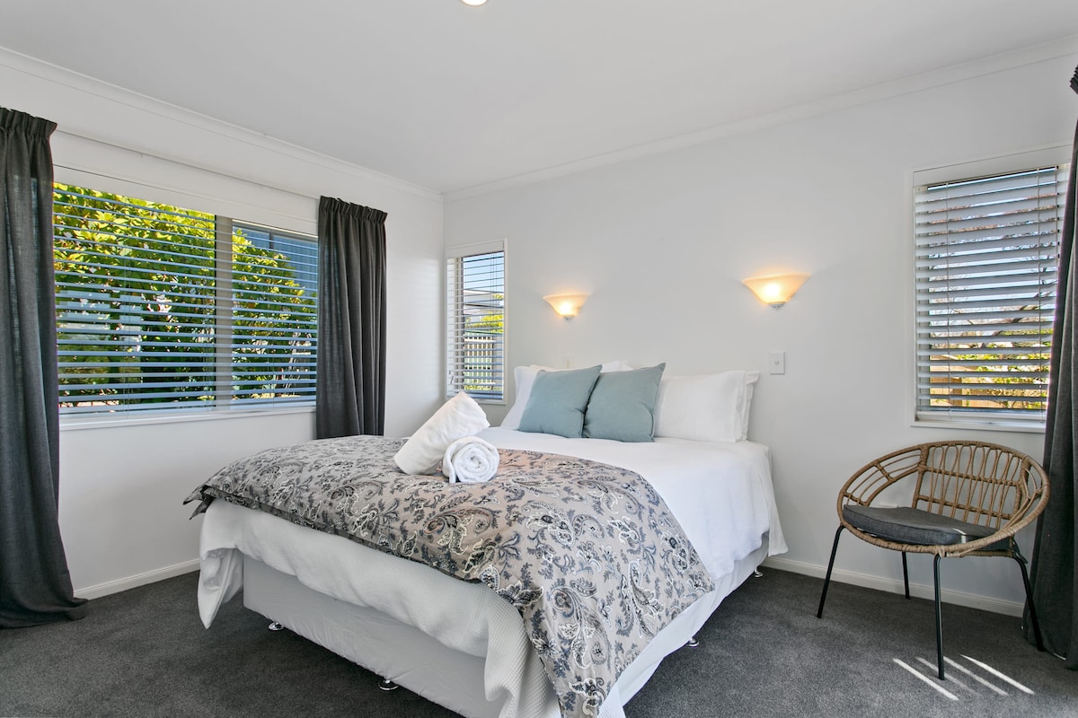 Četvrta spavaća soba s bračnim krevetom u prizemlju