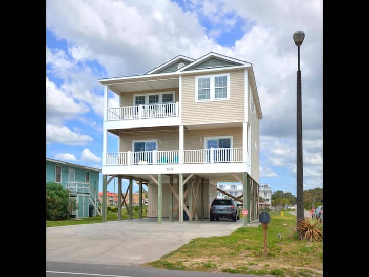 Charming 4br Oceanview Home In Oak Island - Oak Island, NC