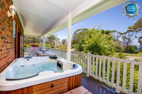 Eagles Point - Water Views & Spa - Pet Friendly