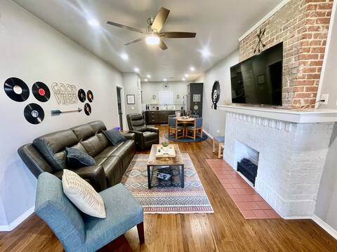 Good Vibes Chickasha | Fiber | TV | W/D | Parking!