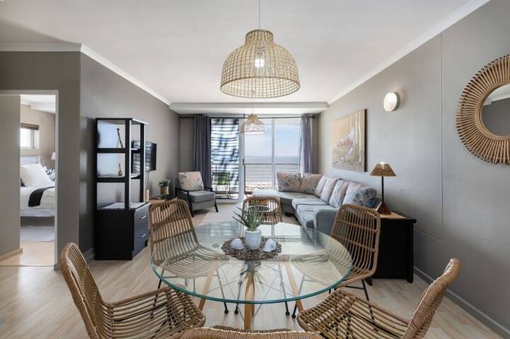 Horizon Bay 301 by CTHA gallery image 4