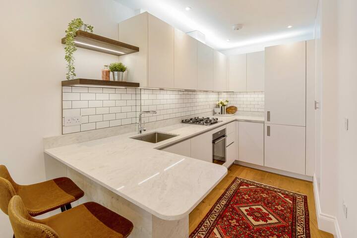 Stunning Islington House with Beautiful Garden gallery image 2