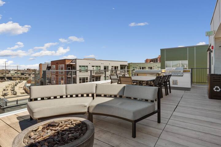 Kasa | Accessible 2BD + Amenity Access | Denver gallery image 2