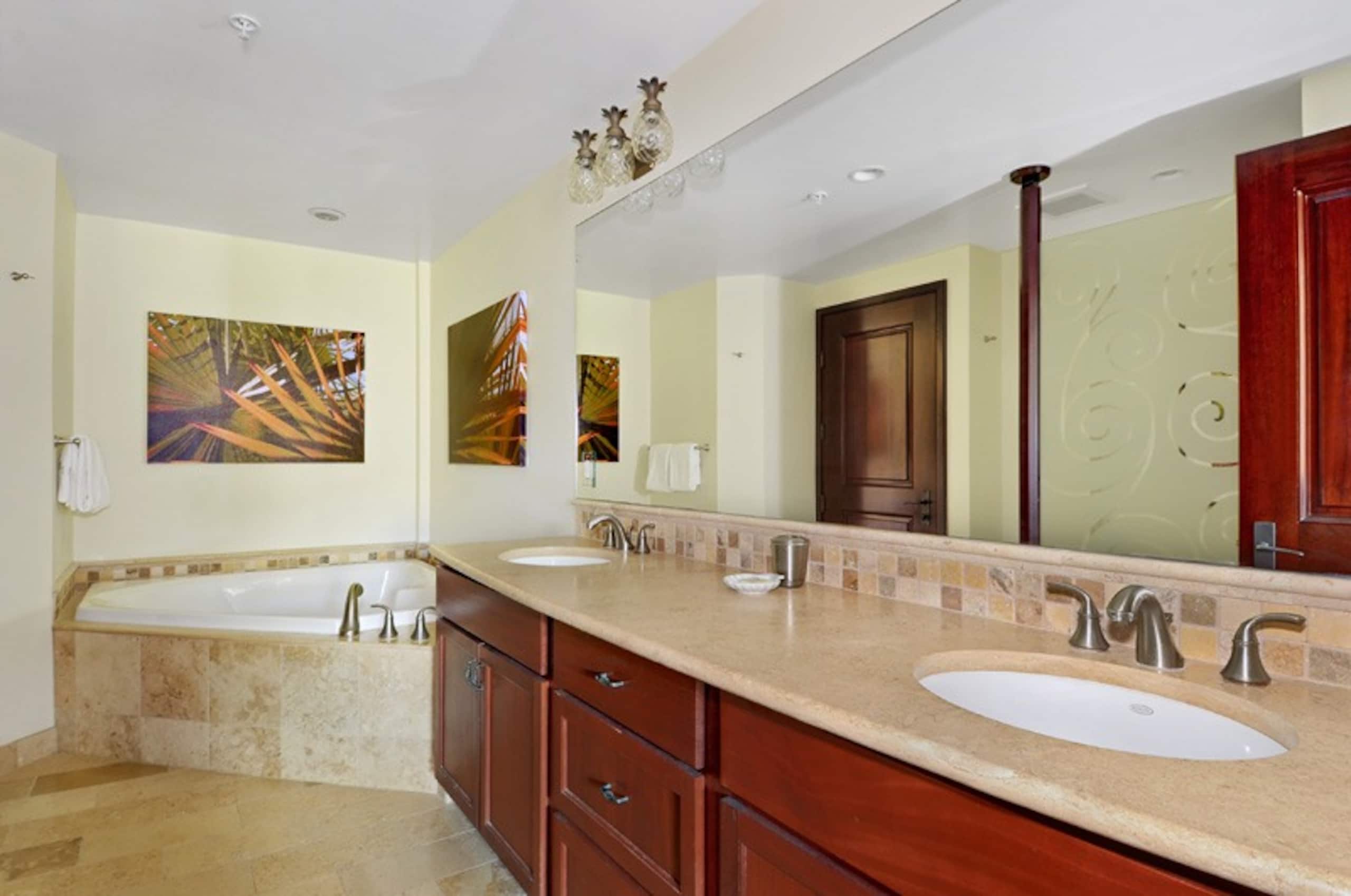 Condo in Kapaa · ★4.82 · 2 bedrooms · 3 beds · 3 baths - Image 10