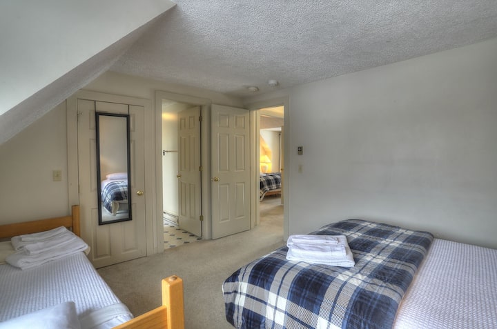 Treća spavaća soba s jednim bračnim krevetom i jednim bračnim krevetom