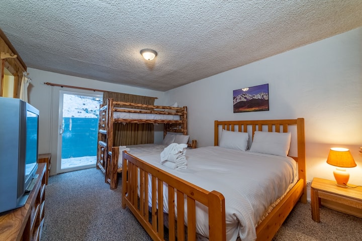 غرفة النوم 3 - 1 سرير متوسط الحجم وسرير مفرد بطابقين. 