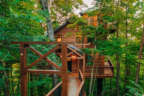 Luxury Treehouse Nestled in Trees of Amish Country