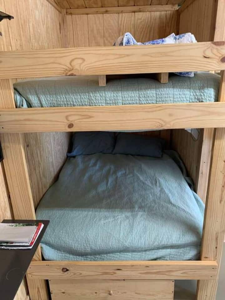 ليك غودستون ويلدرنيس روست سرير كامل الحجم