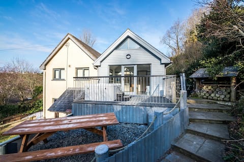 Rock Cottage - 3 Bedroom Holiday Home - Fishguard