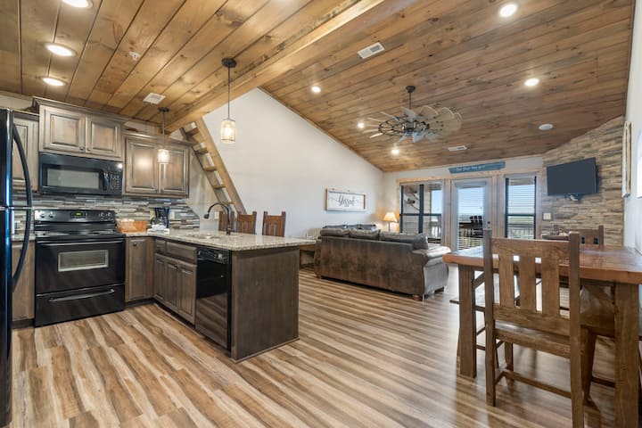 3 Bdrm  Lake Condo, Ticket Deals! Sdc Just 2 Min! - Branson West, MO
