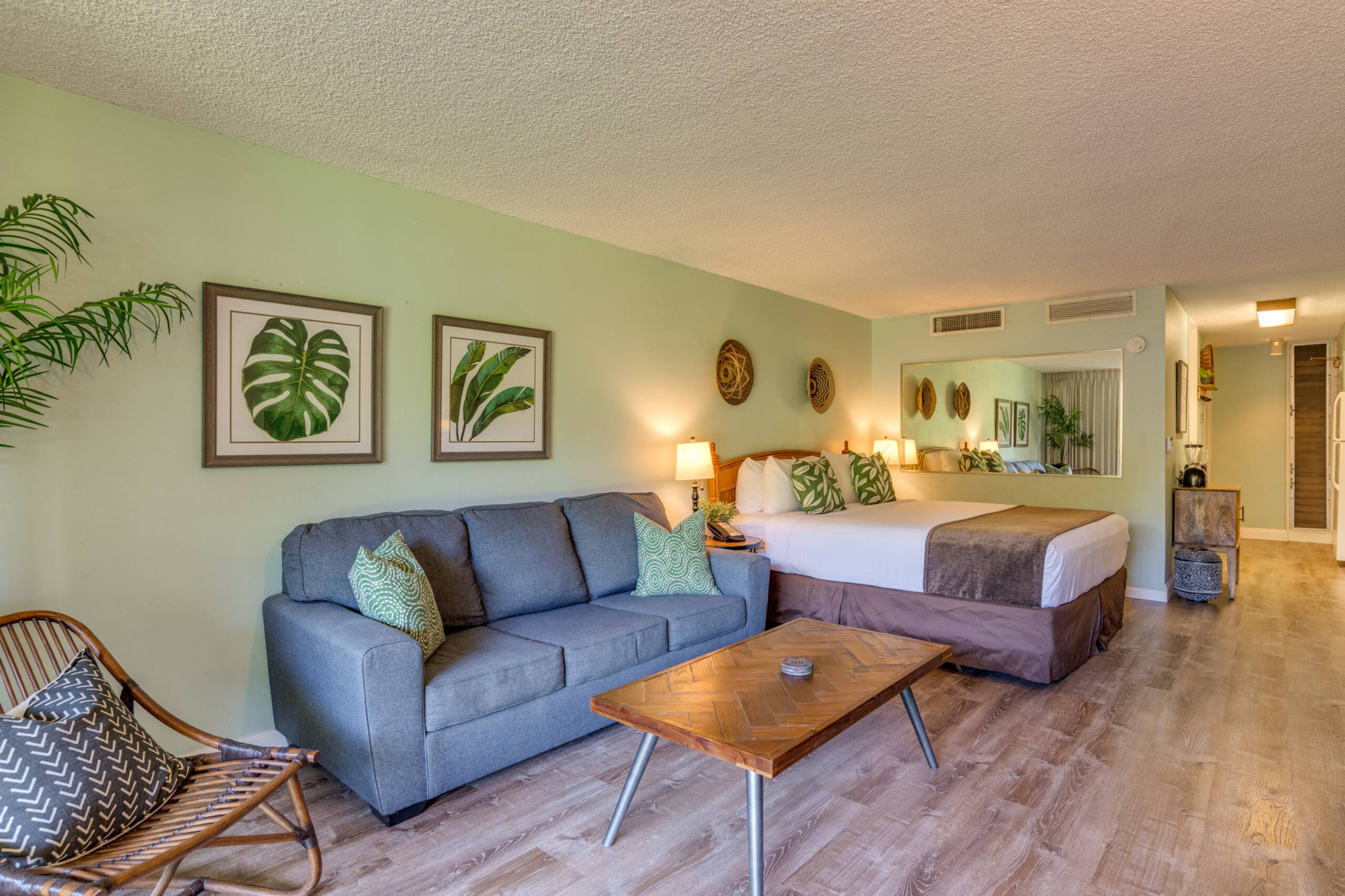Condo in Lahaina · ★4.54 · Studio · 2 beds · 1 bath - Image 2
