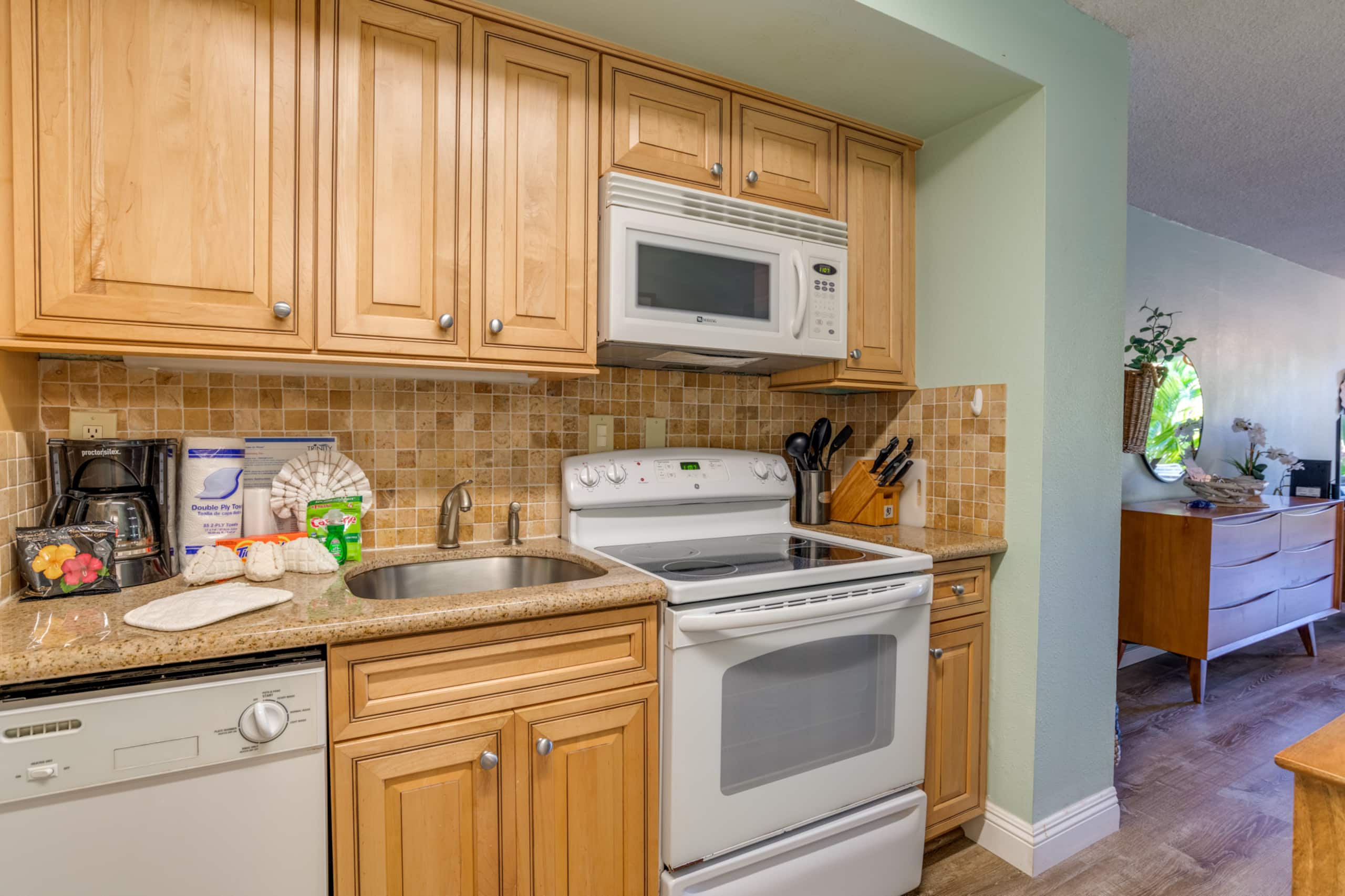 Condo in Lahaina · ★4.54 · Studio · 2 beds · 1 bath - Image 10